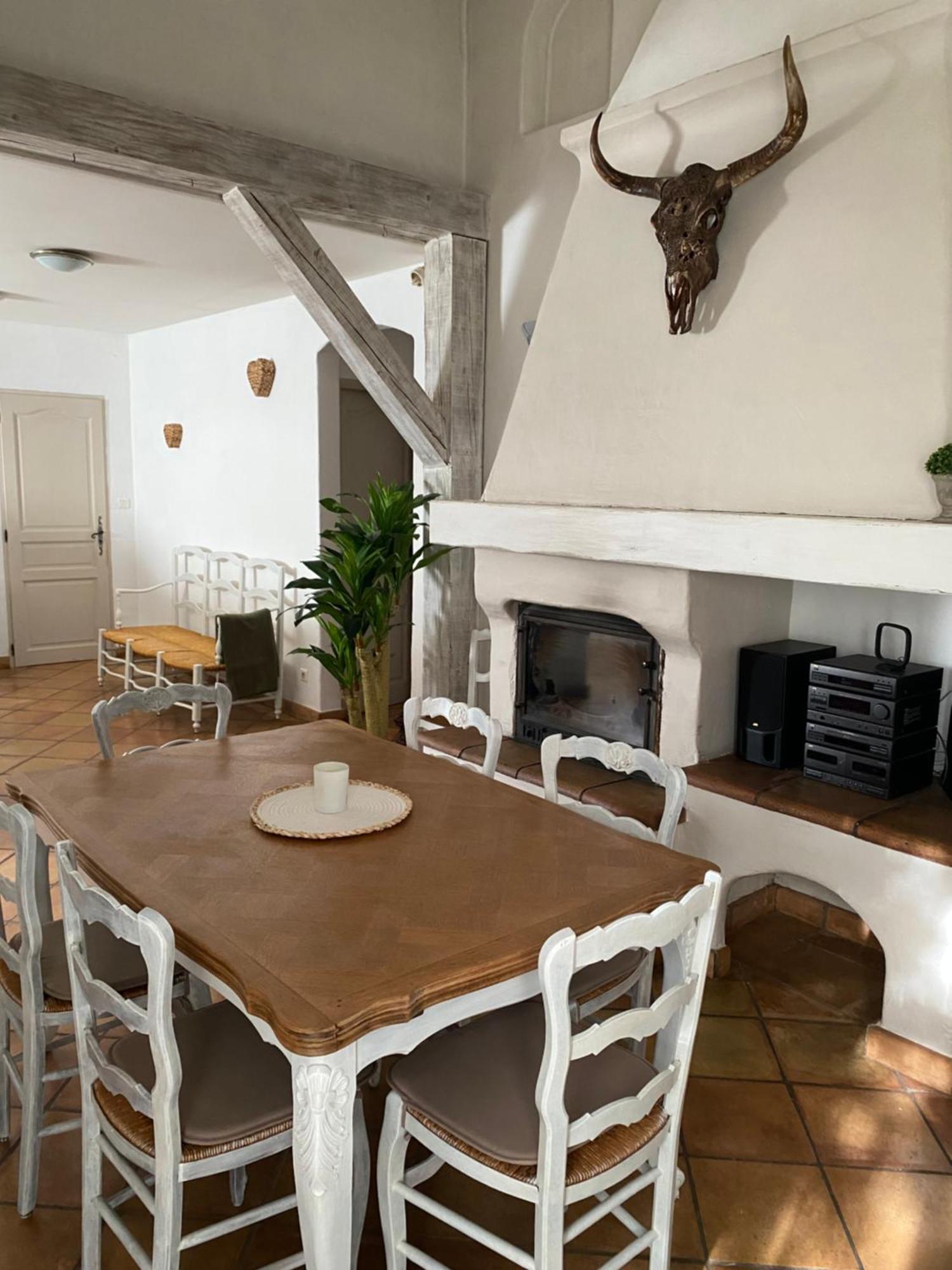 Maison Dans Village Calme Arles Kültér fotó
