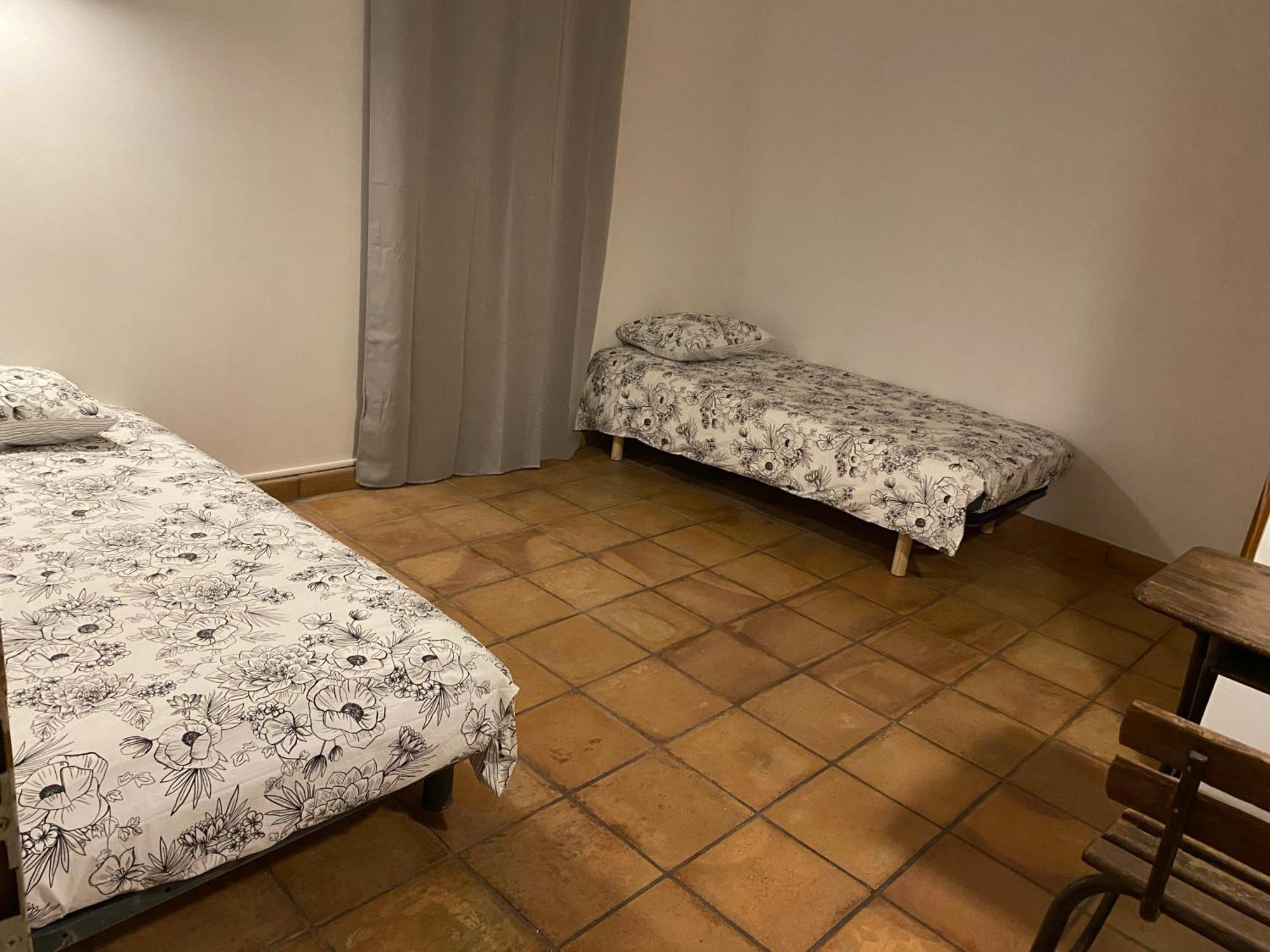 Maison Dans Village Calme Arles Kültér fotó